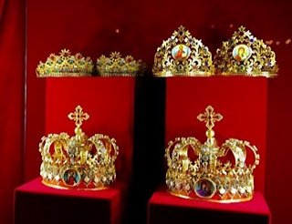 Unique Exposition Crowns of the World opened in Chernihiv