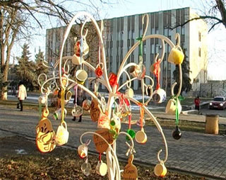 In Kherson opened unusual Tree with Teacups for cup-crossing