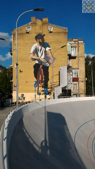 Kiev Cycle Track | Cyclist Mural
