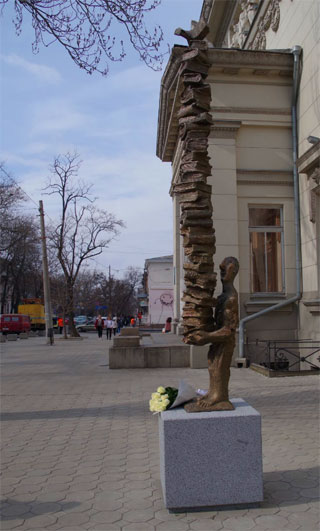 More Books, Less Fear - Reader Statue installed on 26.03.2019 in Odessa