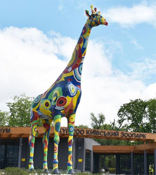 Giant Giraffe Statue is a new symbol of renovated Kyiv Zoo