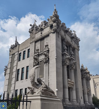 Kiev Tour | House with Chimaeras